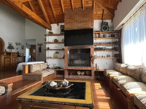 Casa 5 ambientes con 3 baños