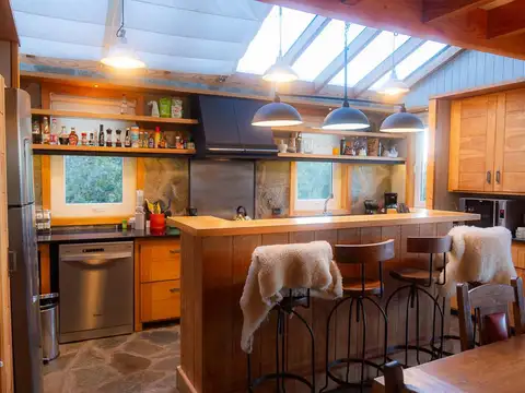 Casa 5 ambientes con 3 baños