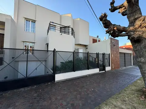 VTA CASA 5 AMB/ DESARRO S. 3 LOTES/PILETA /COCHERA