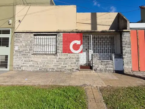 Avda 131 e/ 46 y 47 - CASA 2 dorm