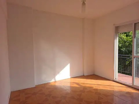 Luminoso 3 ambientes: balcón, aire y tranquilidad