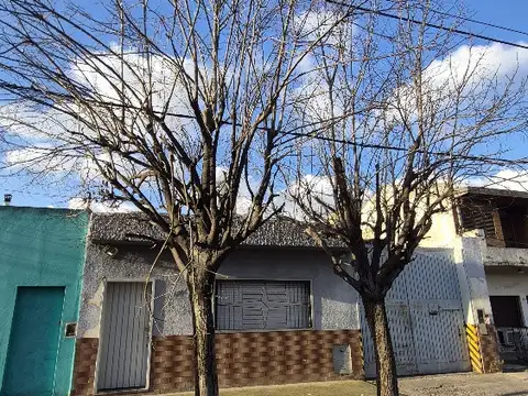 alquilo Galpón  300m2 aprox