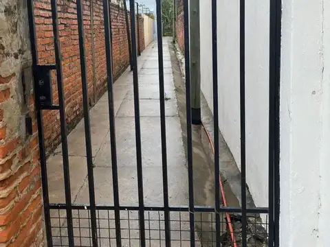 CASA 3 AMBIENTES EN VENTA, ZONA CENTRO