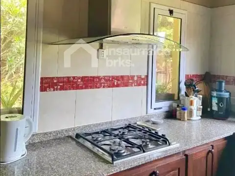 Casa 6 ambientes con 4 baños