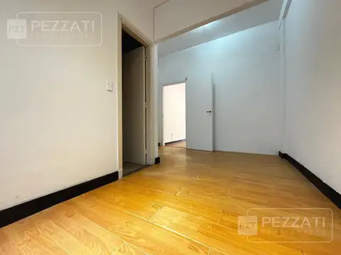 Local en alquiler . local, depòsito . baño con antebaño. Espacio libre atras