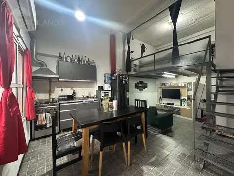 Venta  Monoambiente en Duplex  con entrada independiente  y sin expensas!
