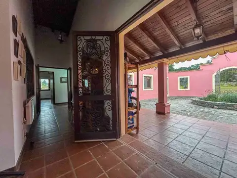 Casa en Alquiler con 2 cocheras