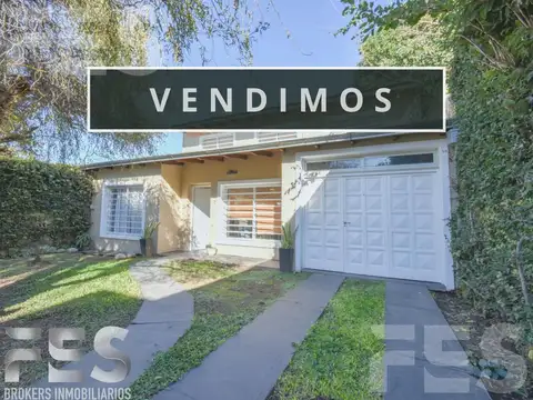 Venta de 2 Casas en Quilmes Oeste, con Cochera y Parrilla