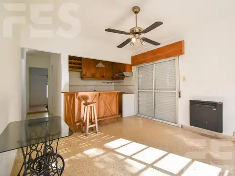 Casa 7 ambientes con 2 baños