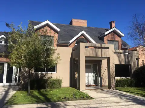 Casa en Venta en Gonnet [Cod: 1164-494]