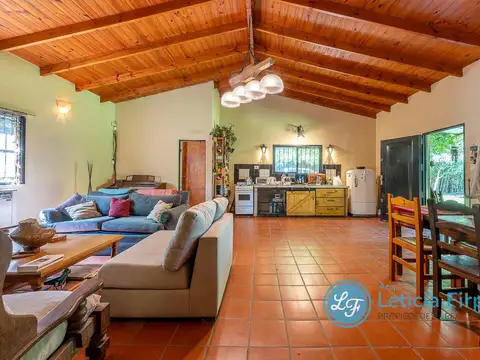 Casa de 4ambientes, 900m2 de terreno