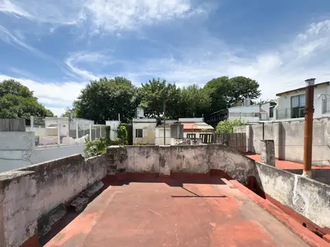 Venta PH 2 ambientes en Parque Chas a reciclar patio y terraza