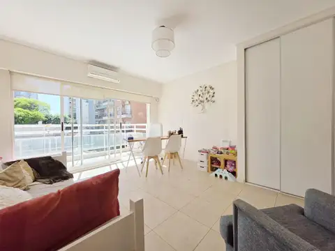 VENTA MONOAMBIENTE LUMINOSO CON BALCON