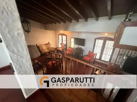 Casa en Venta con 2 cocheras