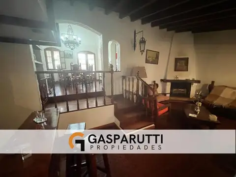 Casa 4 ambientes con 2 baños