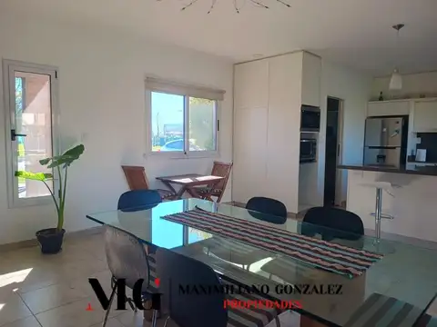 Casa en Alquiler con 1 cochera