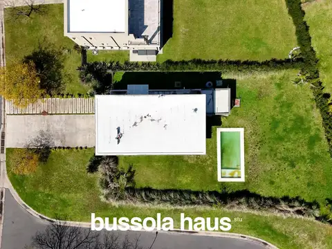 Casa en Alquiler con 2 cocheras