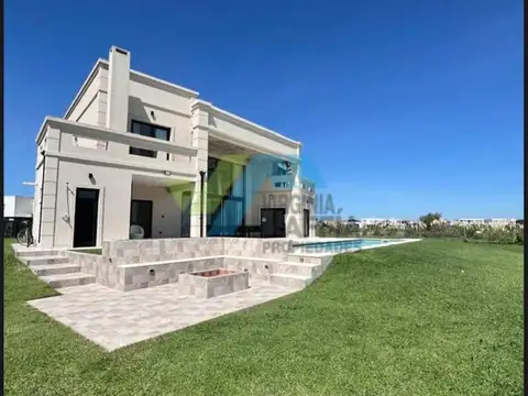 Casa en Venta en El Cantón - Barrio Golf, USD 495.000