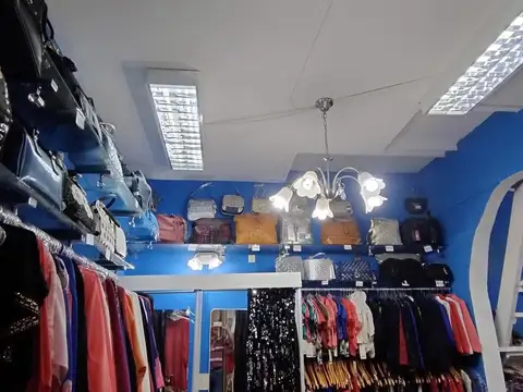 Local en la Galería Acapulco, doble altura con entrepiso!