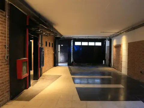 Casa en Alquiler con 2 cocheras