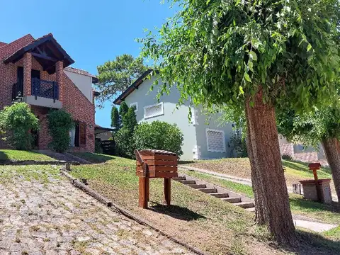 Paseo 102 entre avenida 5 y 6