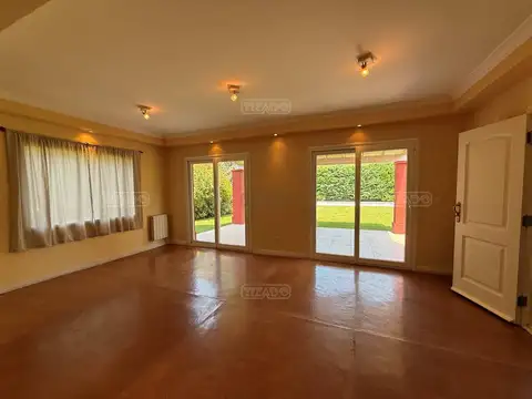 Casa 4 ambientes con 4 baños