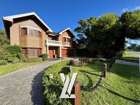Casa en Venta con 6 cocheras
