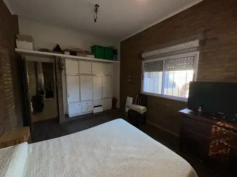 Encantadora Casa tres dormitorios con piscina en Funes