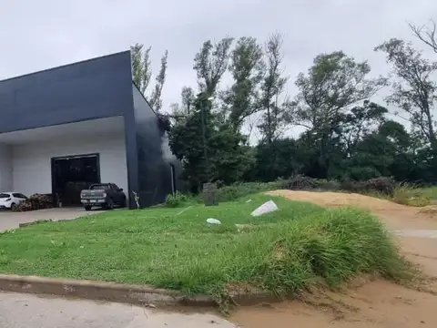 Galpon en Venta en Parque Exaltacion, USD 520.000