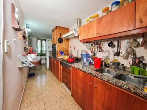 25 y 498 2900, Piso 0