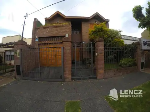 VENTA HERMOSO CHALET DE 5 AMB C/COCH DOBLE , JARDIN Y QUINCHO -QUILMES CENTRO
