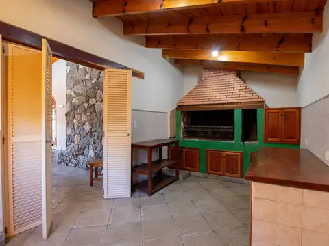 VENTA CASA DE CATEGORIA VILLA GENERAL BELGRANO