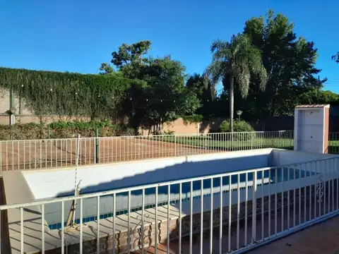 Casa Quinta Sauce Viejo  5 ambientes + Pileta + Cancha de Padle + Jardín + Cochera + Parrilla