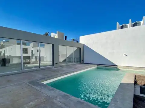 Venta Duplex en Housing Cuesta Colorada, 3 Dormitorios