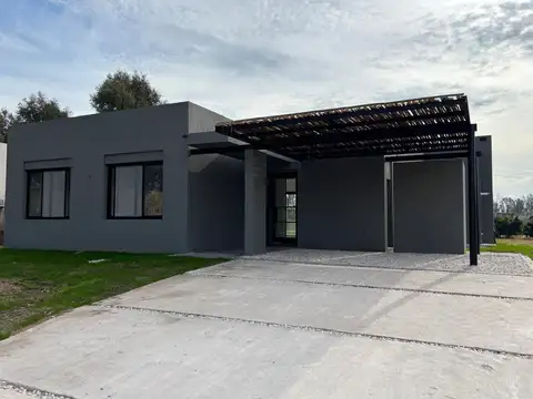 Casa  en Venta en Santa Clara, Manzanares, Pilar