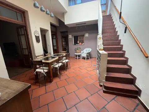 Casa 6 ambientes con 4 baños