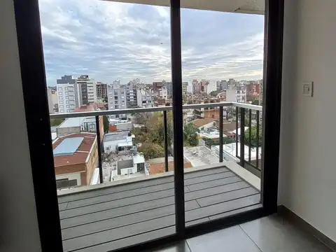 EXCELENTE MONOAMBIENTE CON COCHERA