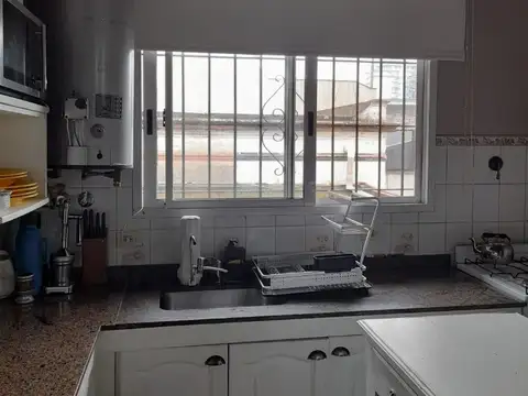 PH EN VENTA  3 AMB.  CON QUINCHO Y  PATIO - MUY BUEN ESTADO.