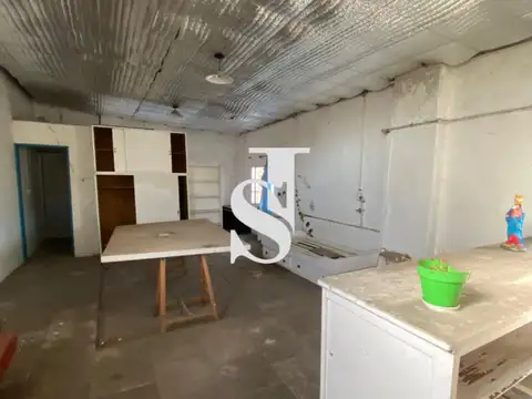 Casa 7 ambientes con 2 baños
