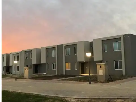Casa 4 ambientes con 3 baños