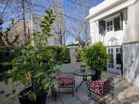 Casa de 6 ambientes de estilo arquitectónico antiguo en venta en Florida.