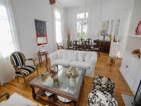 Casa de 6 ambientes de estilo arquitectónico antiguo en venta en Florida.