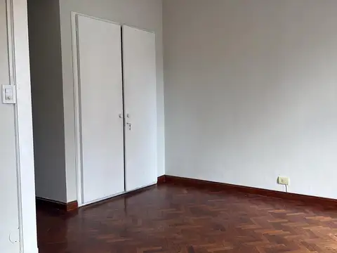 Dpto 1 amb  con balcón corrido