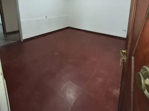 Casa 8 ambientes con 1 baño