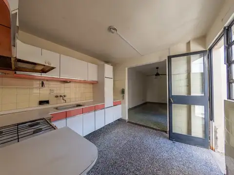 Departamento 6 ambientes con 2 baños