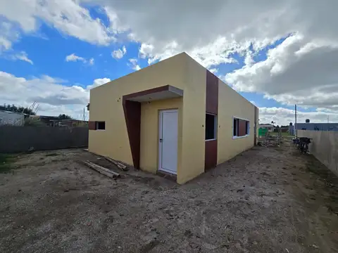 Casa 3 ambientes con 1 baño