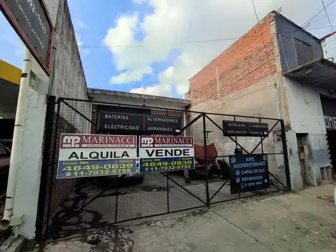 Galpón con frente a Av. 9 de Julio. 180 m² cubiertos