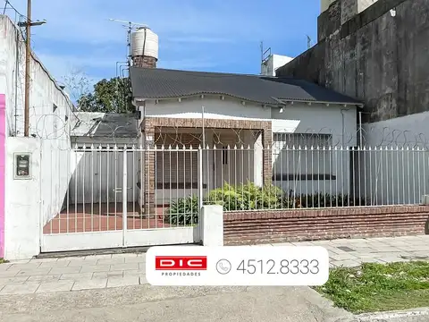 Sarratea al 8900 entre Gascón y Malabia