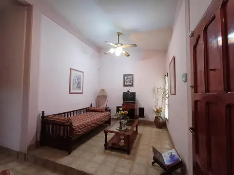 Exc Casa 2 dorm alq amobl esq/jard/gge B° San Nicolás