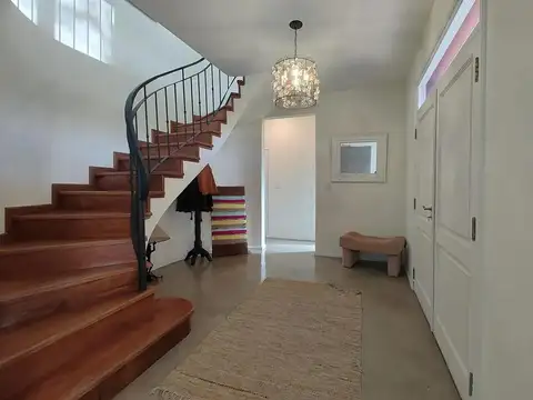 Casa en Venta con 4 cocheras